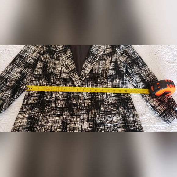 SOHO Apparel Ltd. B&W Blazer - Picture 6 of 10